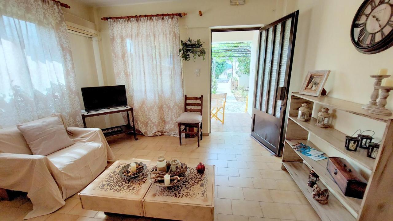 Lourantos Studios & Apartments Vathy  Exterior foto